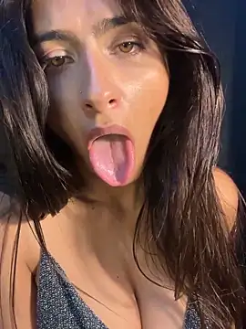 chicachocolate01 - Chicachocolate01's free webcam