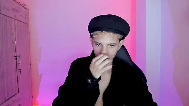 tylernova - Tylernova's free webcam