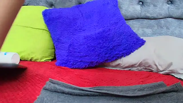 laricsablue (F teen) - 🍒 Suck tits + spit