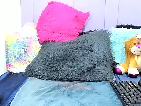 esmeraldasquirt - EsmeraldaSquirt's free webcam