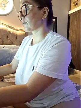 Webcam Model (MariaPau_83) is live