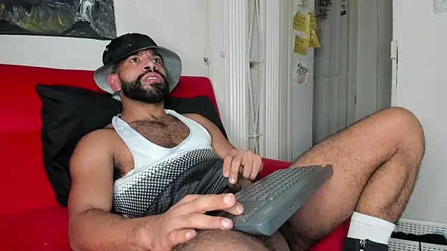 sweatyhairypig23 Live Webcam on Stripchat
