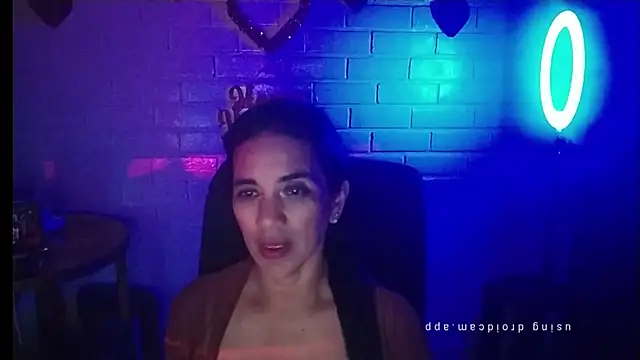 miiavelasquez - MiiaVelasquez's free webcam - UK Sex Cams