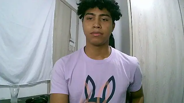 joused_dominic Live Webcam on Stripchat