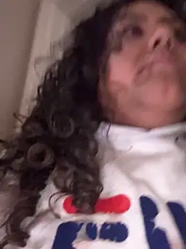 Webcam Model (Angeliccreamyrican) is live