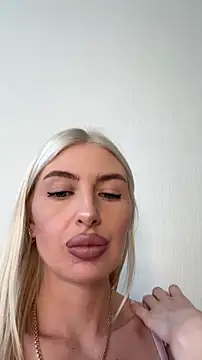 mia_roxie - Mia_Roxie's free webcam