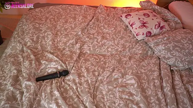 lexieloree - LexieLoree's free webcam