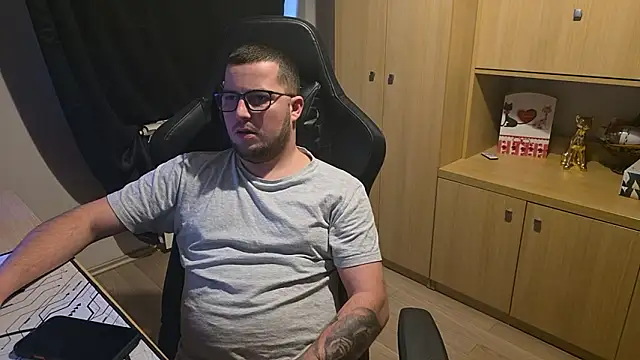 kevinnlovelly (M young) - Who wanna have some fun?