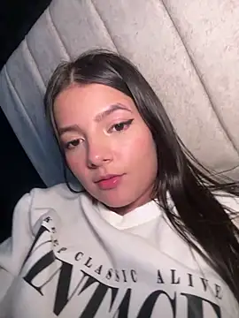 emmiiglow - EmmiiGlow's free webcam - UK Sex Cams