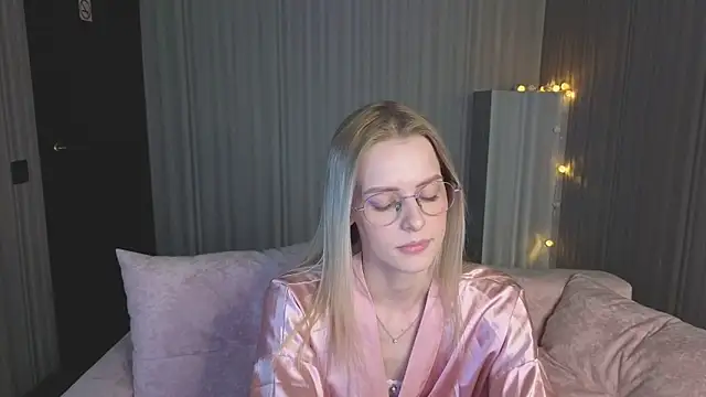 kittie_like18 - Kittie_like18's free webcam