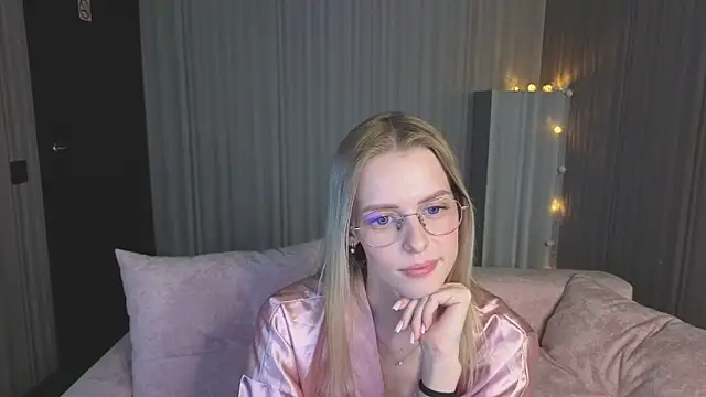 kittie_like18 - Kittie_like18's free webcam