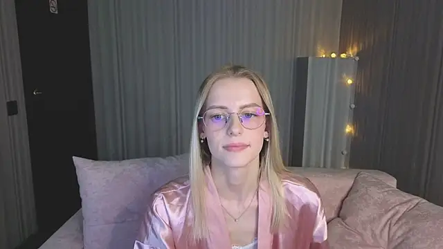 kittie_like18 - Kittie_like18's free webcam