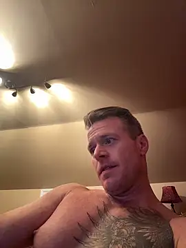 dilfiguess1 - DILFiGuess1's free webcam - UK Sex Cams