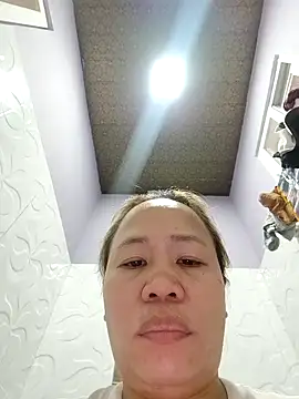 squirtshantal - Squirtshantal's free webcam