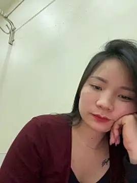 bee_yellow00 - Bee_Yellow00's free webcam