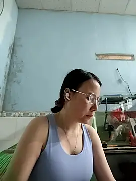 Famrita Live Webcam on Stripchat