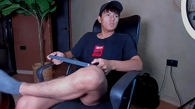 isaac_grimm (M twink) - clothes off