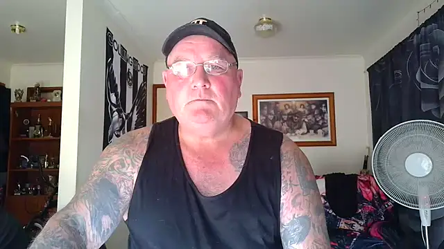 kinkyblueyes69 (M mature) - ,CLOTHES OFF GET NAKED and stockings