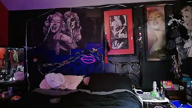 splash_queen420 (Ask my age) - change into something sexier