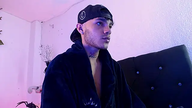 kingdani_hot (M twink) - erect penis