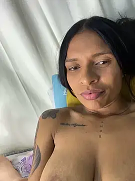 Webcam Model (Luna025)  is live.Free join now!