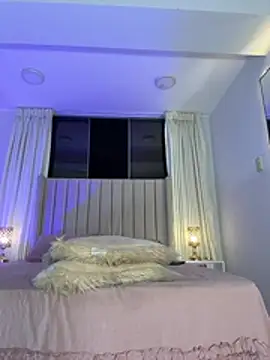 aliison_smith (F young) - massaging my wet pussy