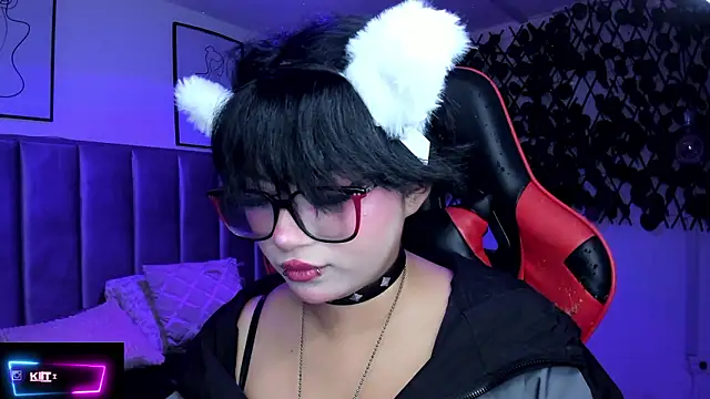 kitty_gang (F teen) - Sexy tit fuck with dildo 🤤😈