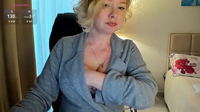 colette__1977 (F milf) - hold me tight