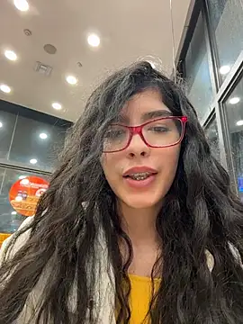 dani_bela (F young) - I'll show my tits at the restaurant