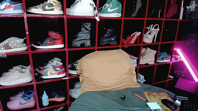 indianbrownie - Indianbrownie's free webcam