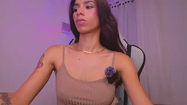 brunetteadams001 - BrunetteAdams001's free webcam