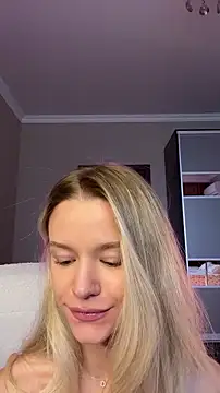 JessIsLove Live Webcam on Stripchat