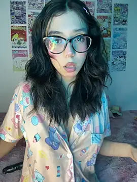 Webcam Model (Valen-Foxx1)  is live.Free join now!