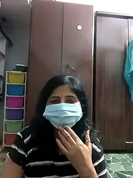 Webcam Model (BITEXBABYlove) is live