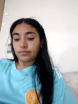 Webcam Model (AmberGold-)  is live.Free join now!