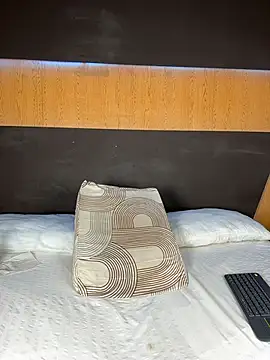 Webcam Model (Alexia__cox)  is live.Free join now!