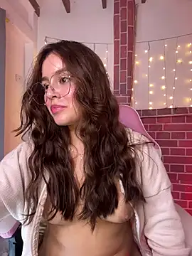 Webcam Model (Juanelopez1)  is live.Free join now!