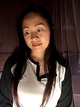 Webcam Model (Spring-mky) is live