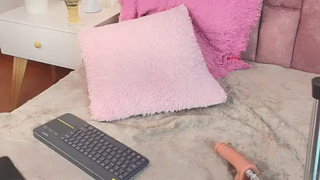 nicolmiller4 - NicolMiller4's free webcam