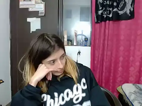 KratosAfroditacs Live Webcam on Stripchat