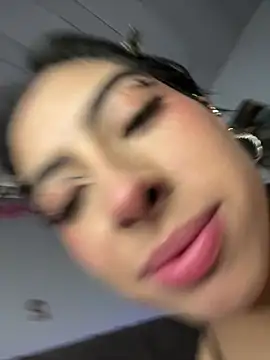 Webcam Model (junorise23) is live