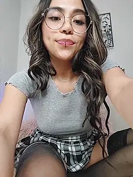 loveegirll1 - Loveegirll1's free webcam - UK Sex Cams