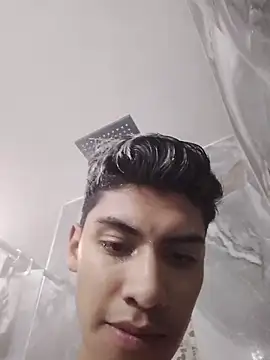 aispuro8505 (M twink) - Bañarme+ sepillo en el culo