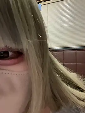 uni_nvqnl2 - Uni_nvqnl2's free webcam