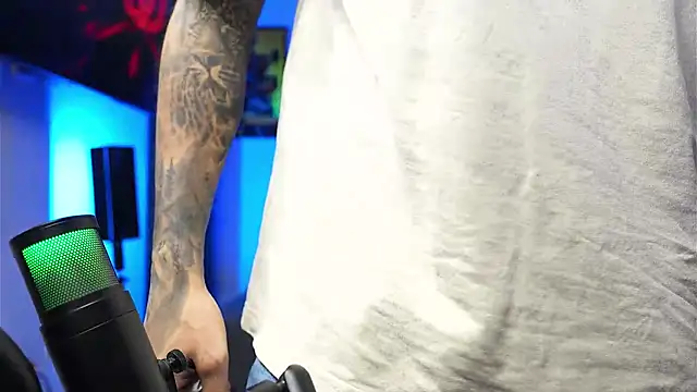 logan_hugh8 - Logan_hugh8's free webcam