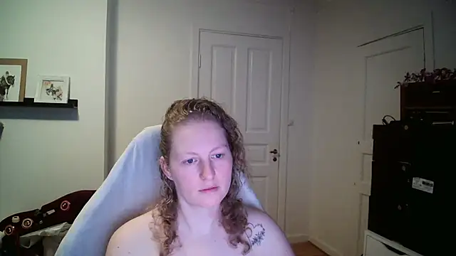 girlnina-1995 - Girlnina-1995's free webcam