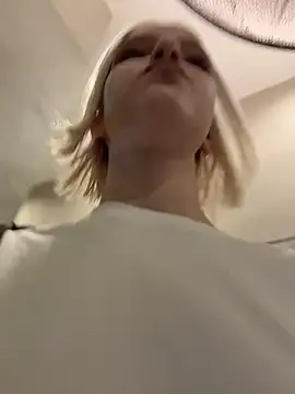 ashleymur (F teen) - play with nipple piercing