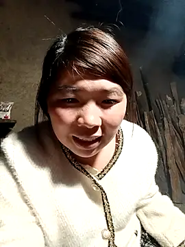 quynhkoolbae - Quynhkoolbae's free webcam