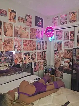 luvs2cumm69 - Luvs2cumm69's free webcam