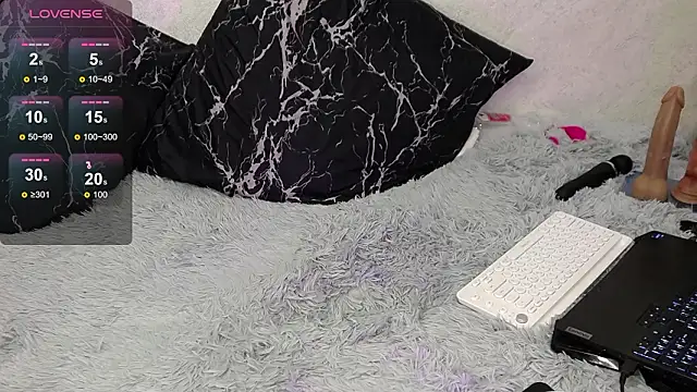 kitten-meow (F teen) - 5 fingers in pussy